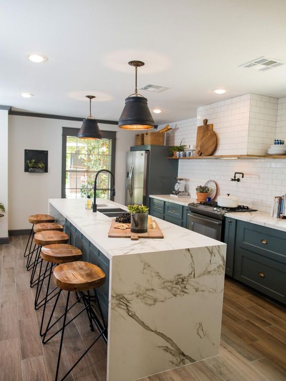 03-a-marble-counter-gives-this-traditional-kitchen-a-modern-look