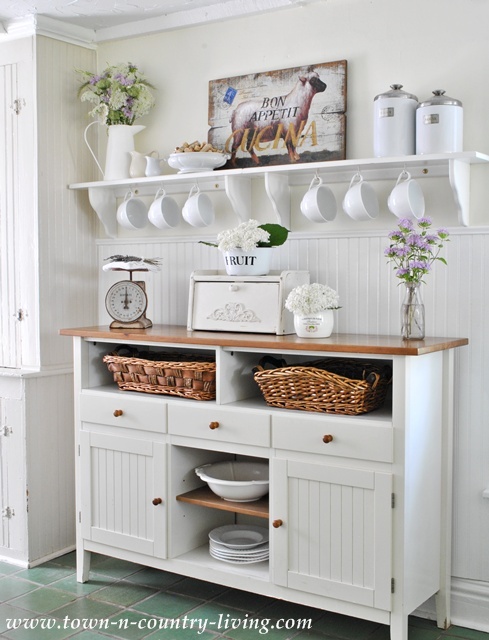 Farmhouse-Kitchen-Sideboard